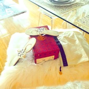 Tory white sandal in size 11